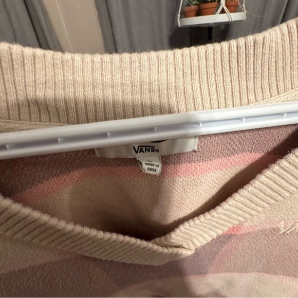 Plaid V Neck Sweater • Vans • Large - Picture 3 of 3